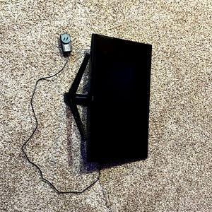 monitor hardly used in great condition , works and has really good graphics